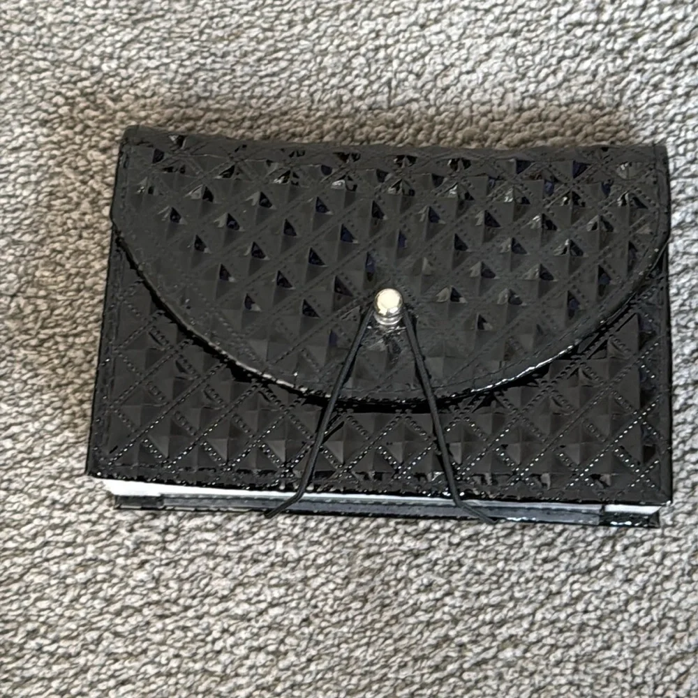 NWOT-Accordion File Organizer. 7”x5”x2.5”. Shiny Black, Diamond Textured.